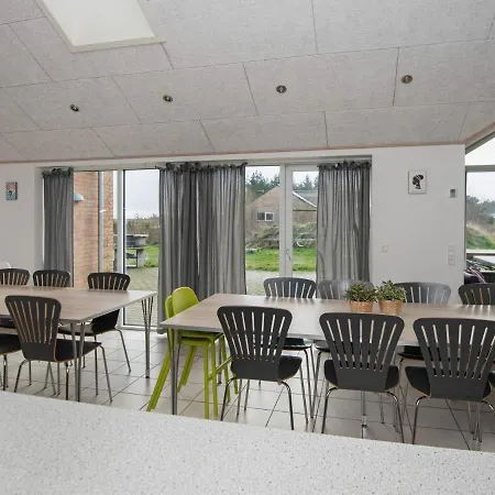 16 Person Holiday In R M